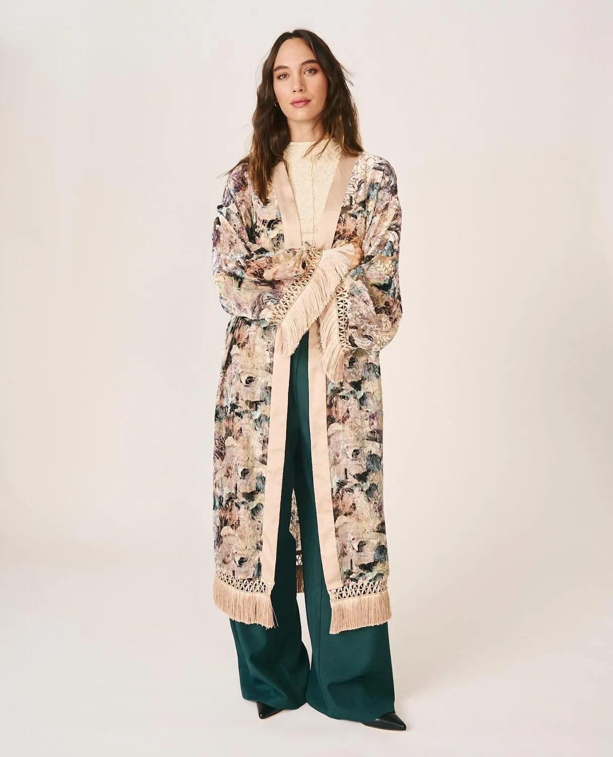 Alma en Pena I26CL1302 caftan soie rose à franges