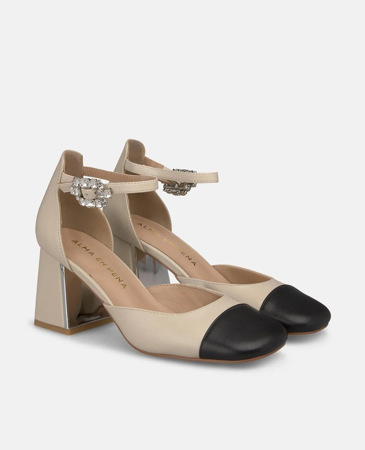 Alma en Pena V261502 escarpins ivoire cuir talon large 7 cm