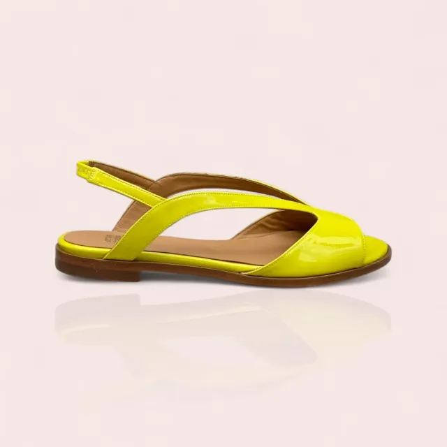 Karine Arabian YONI sandale plate jaune citron cuir verni