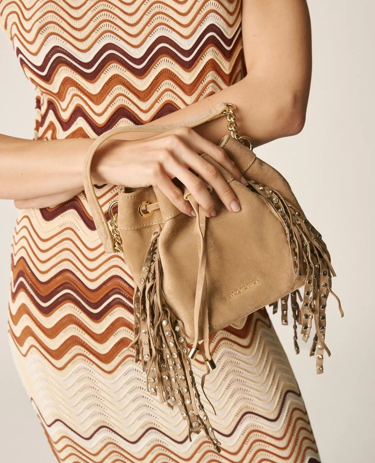 Alma en Pena V26BG065 sac seau cuir sable clouté