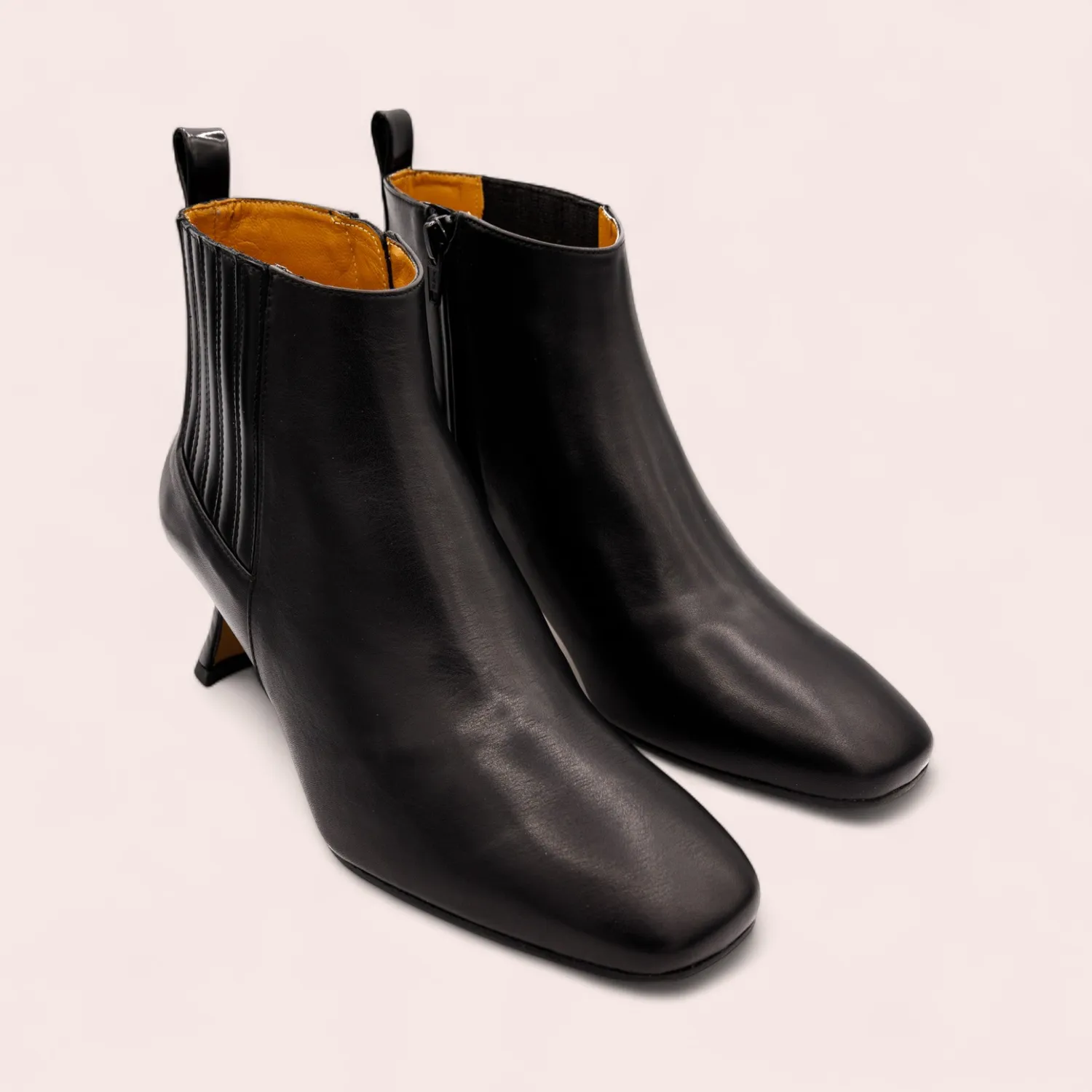 Karine Arabian Naïri bottine cuir noir talon 50mm