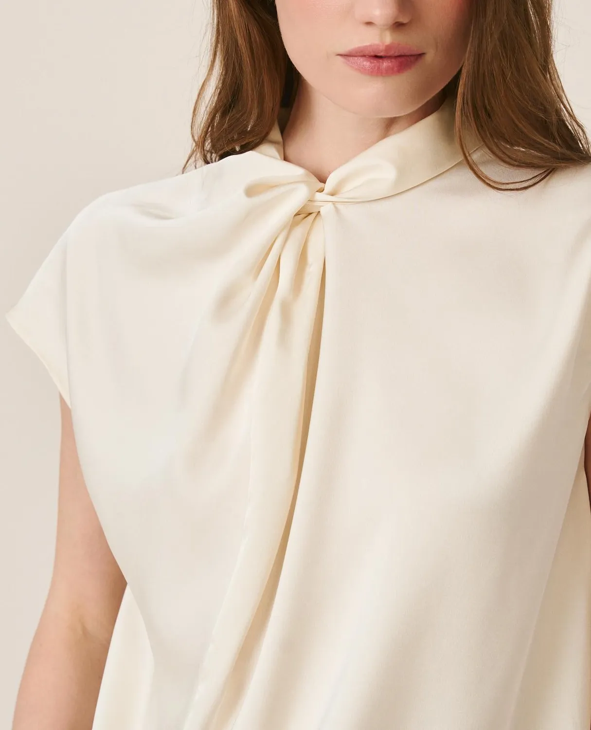 Alma en Pena V26CL0516 blouse satin blanche sans manches